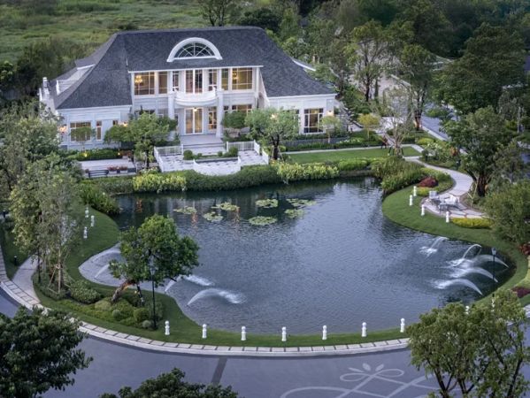 From above: the clubhouse, the lake with fountains and the road along the water