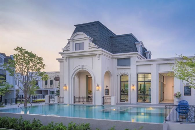 The clubhouse and pool in the evening