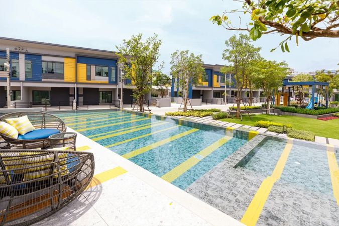 The pool with its yellow lanes and loungers