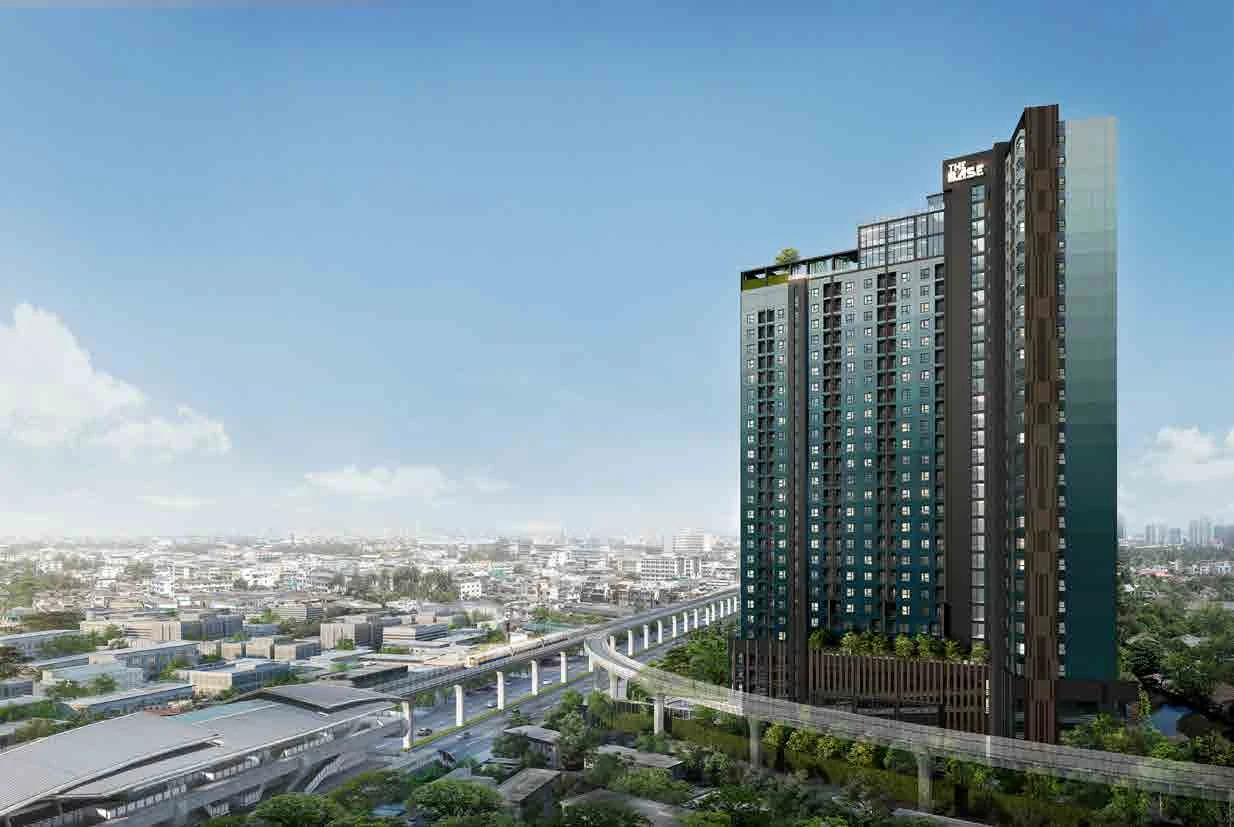 The tower from Phetkasem Road