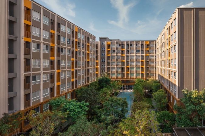 The courtyard between the blocks from above